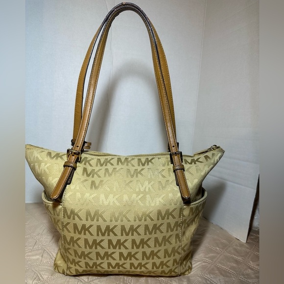 Michael Kors Tan Shoulder Bag with Signature Monogram - Picture 2 of 15